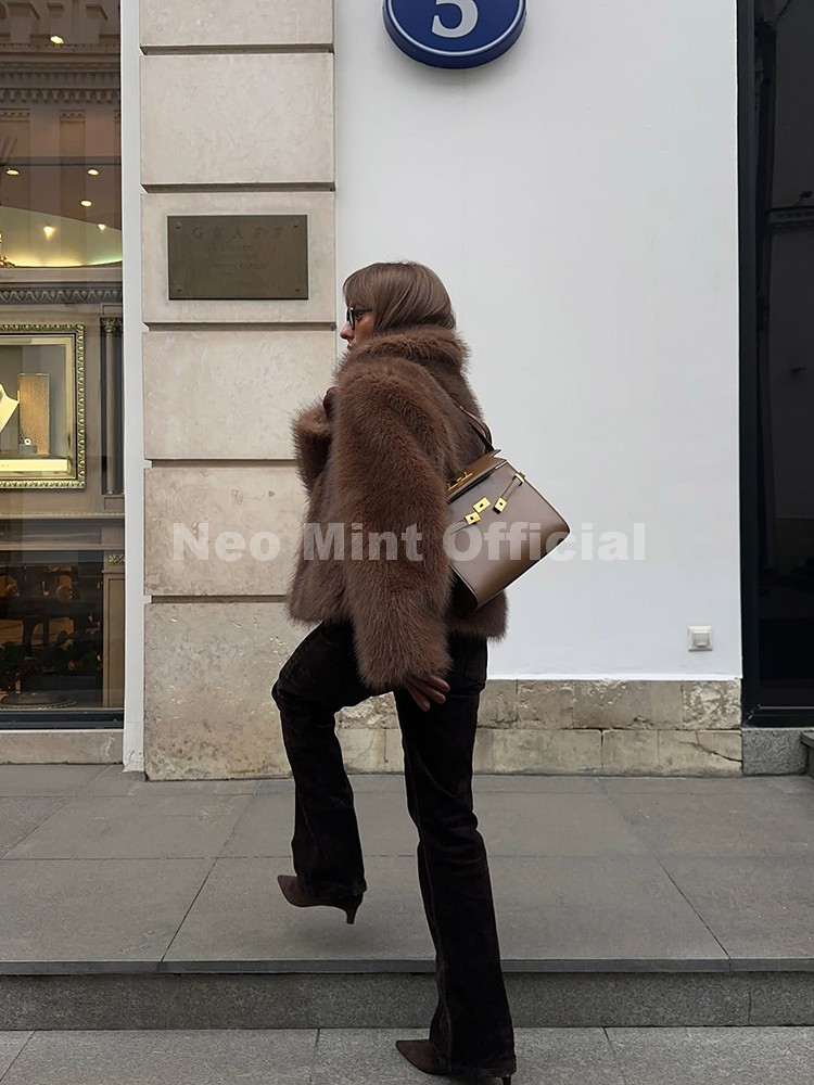 Neo Mint Fluffy Eco Fox Fur Co - огляд і ціна Streetwear Girl Brand